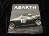 240 pagine, con centinaia di foto in bianco e nero e a colori. Contiene numerosi ricordi, memorie e aneddoti di tutti coloro che negli anni hanno lavorato con o in Abarth. Il testo è in Italiano e in Inglese. Il libro contiene circa 50 interviste con personaggi-chiave quali Arturo Merzario, Renzo Avidano e molti altri ancora!